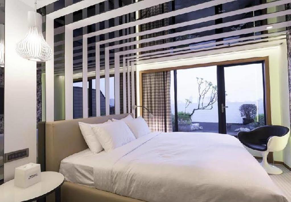 Royal Hotel Group- Central Park Branch Kaohsiung Esterno foto