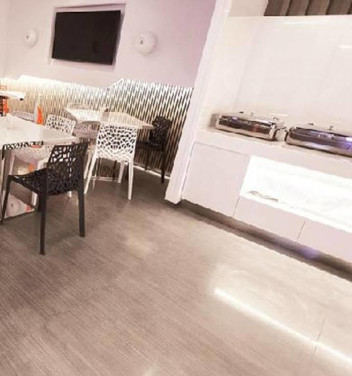 Royal Hotel Group- Central Park Branch Kaohsiung Esterno foto