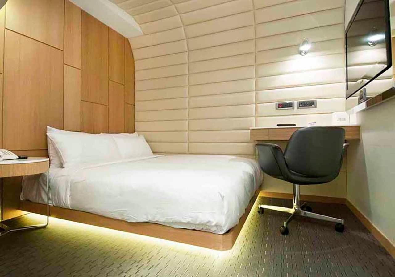 Royal Hotel Group- Central Park Branch Kaohsiung Esterno foto